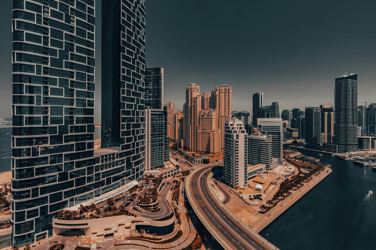 Pemandangan udara kota dengan gedung-gedung tinggi