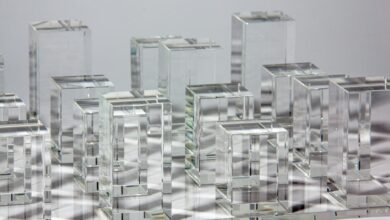 wadah plastik putih dan abu-abu